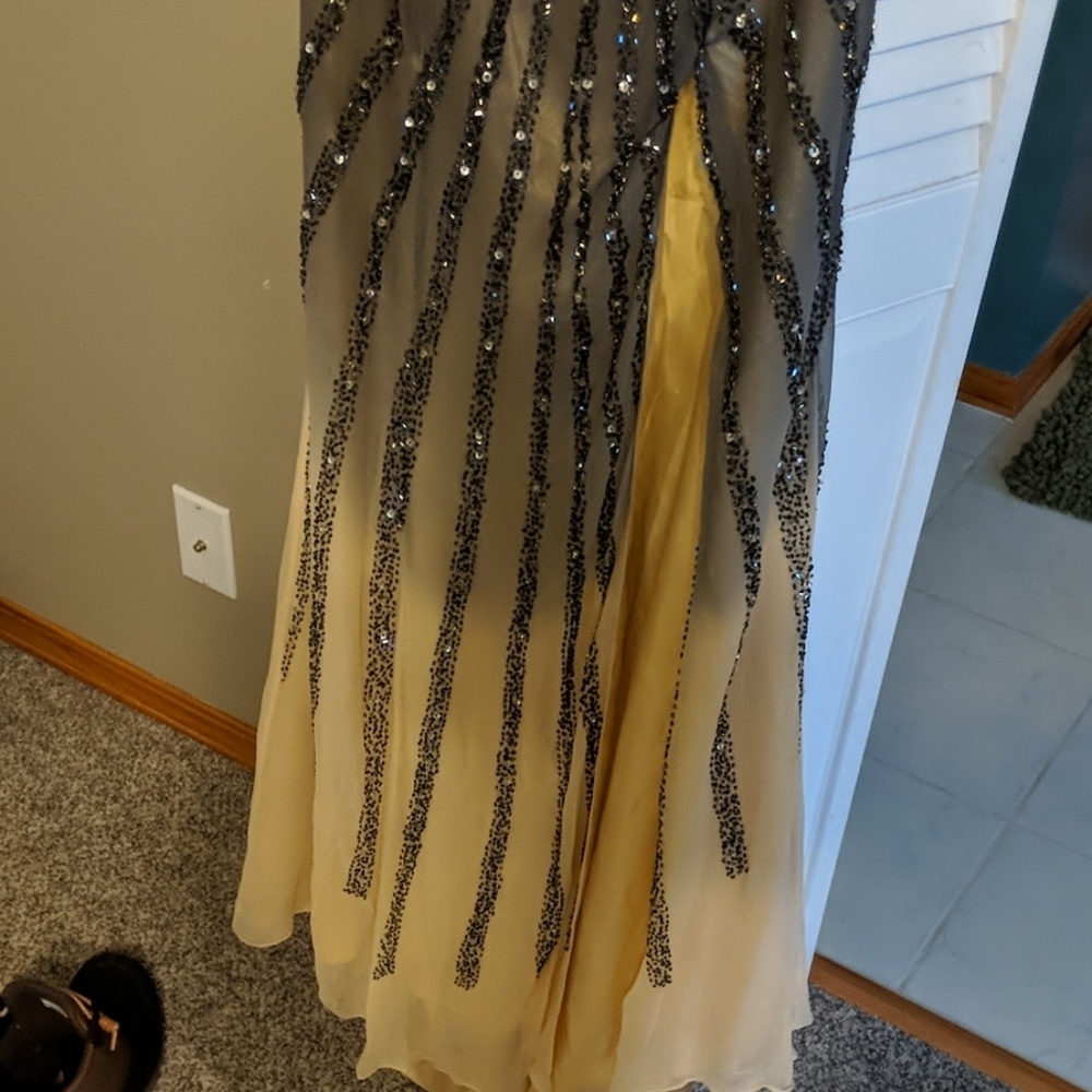 Prom dress - Picture 4 of 4